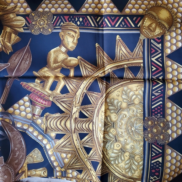 Hermès L'or Des Chefs/ The Gold of the Chiefs Silk Scarf - Picture 7 of 10